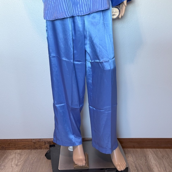 INNER MOST Two Piece Nightwear (Size Medium) - Picture 4 of 15